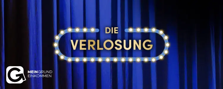 Die Verlosung; Mein Grundeinkommen-Logo, blauer Vorhang