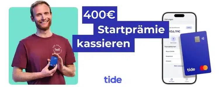 400€ Bonus; junger blonder Mann mit Kreditkarte in der Hand; Smartphone mit Tide-App