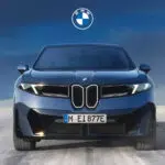 BMW in Blau; BMW-Logo