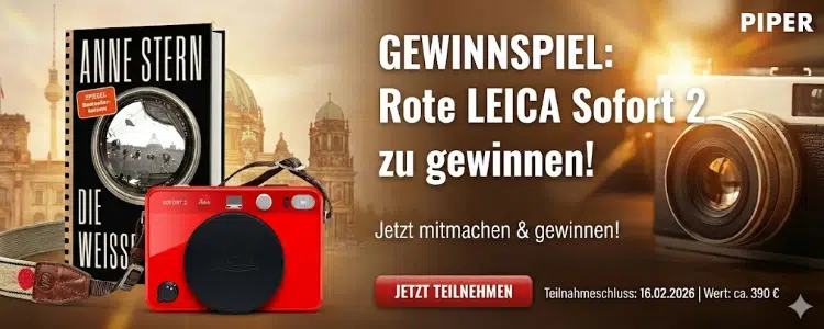 Gewinnspiel Piper-Verlag; rote Sofortbild-Kamera von Leica