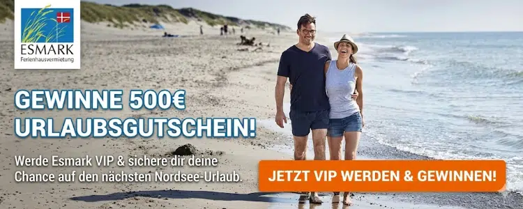 Esmark-Gewinnspiel; Pärchen spaziert am strand